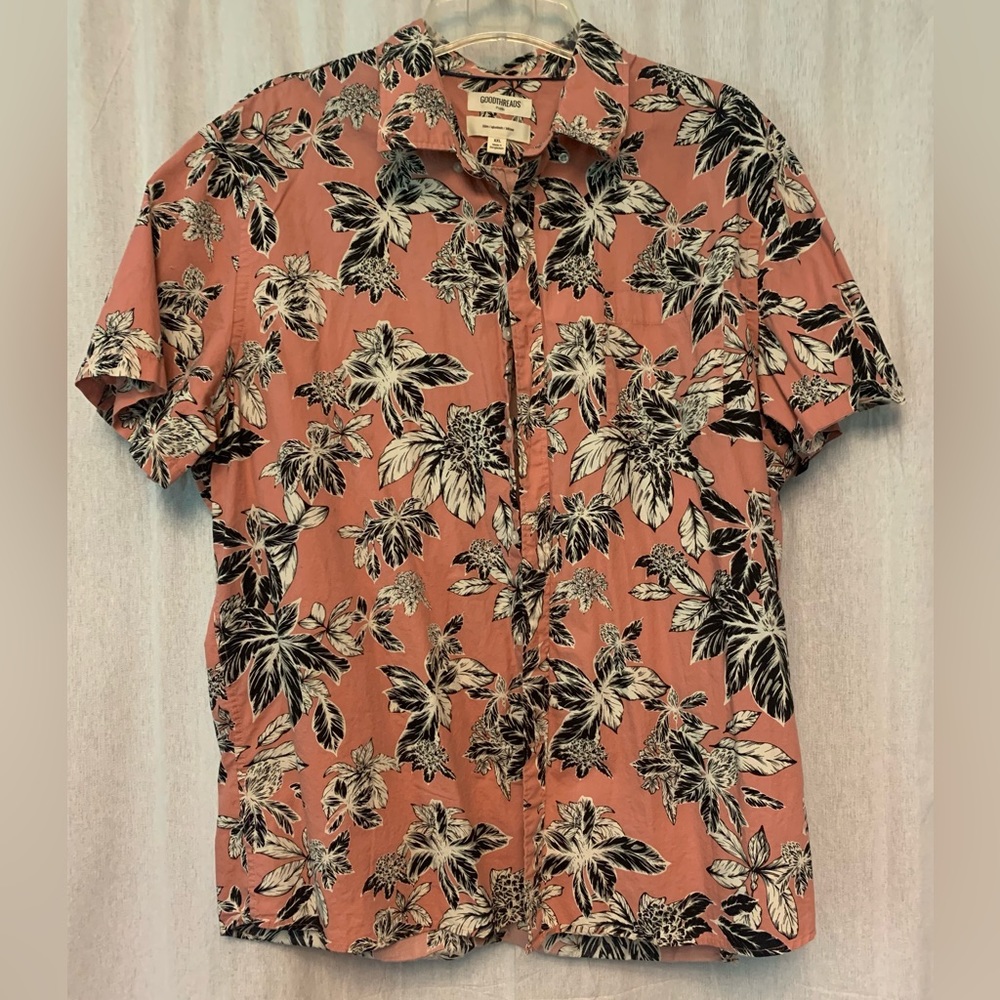 Men’s boutique Hawaiian button up